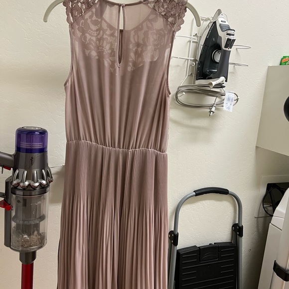 H&M Dresses & Skirts - H&M only wore 2 times does not fit anymore. Bought it for 70$